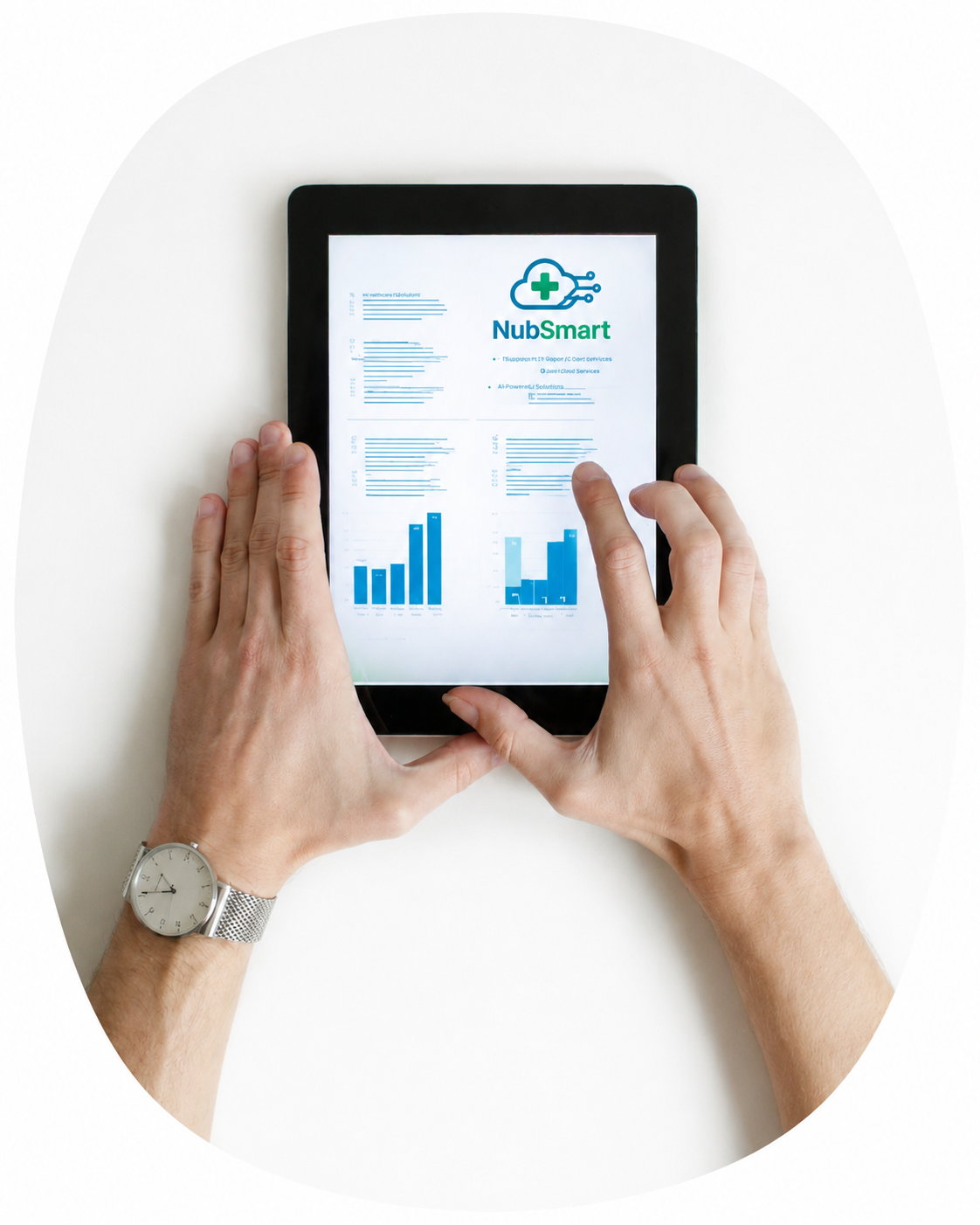 Manos sosteniendo una tablet con la plataforma NubSmart